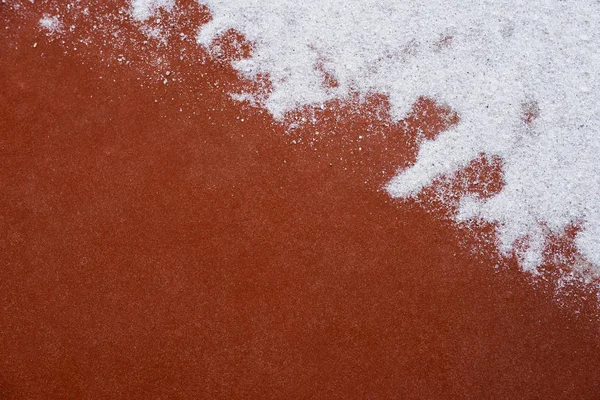 Την Άσπρη Σκόνη Κόκκινο Επιφάνεια Του Διαδρόμου Στο Γήπεδο — Φωτογραφία Αρχείου