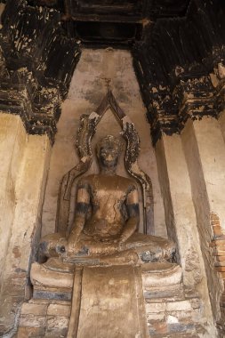Buda heykeli Wat Chaiwatthanaram zarar görmüş eski bir Budist Tapınağı şehir, Ayutthaya mevcuttur bir turistik Tayland ve Dünya Miras kenti olduğunu.