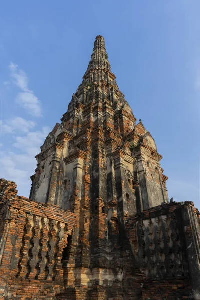 Pagoda Brick Blue Sky Background Wat Chaiwatthanaram Buddhist Temple City — Stock fotografie