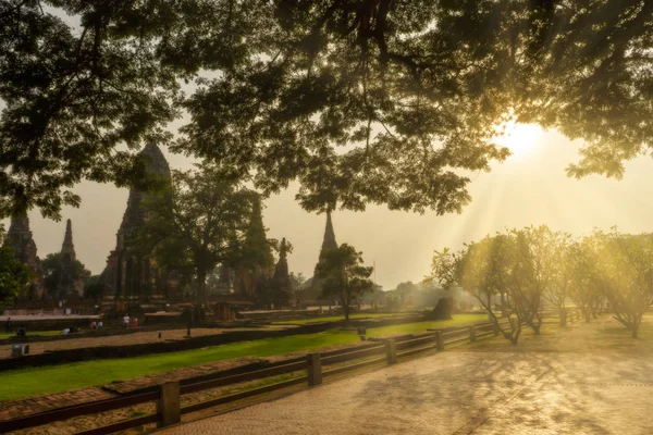 Silueta Con Luz Solar Wat Chaiwatthanaram Templo Budista Ciudad Ayutthaya — Foto de Stock