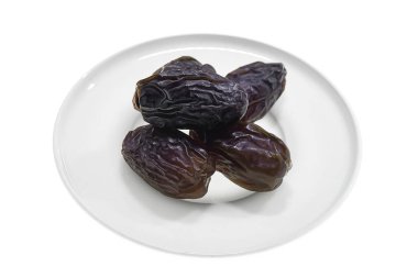 Medjool tarih palmiye meyve beyaz zemin üzerine kapatın. (Bilimsel adı Phoenix dactylifera)