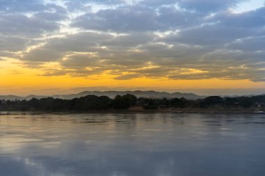 Sabah görünümü Mekong Nehri, basit bir hayat içinde Chiang Khan,: Loei, Thailand.
