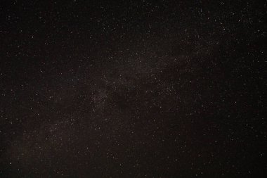 Samanyolu ve gürültü ile stardust gece gökyüzü.