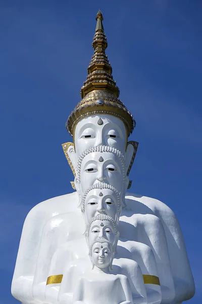 Cerca de cinco buddha con el fondo del cielo . —  Fotos de Stock