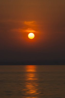 Göl güneş doğarken sabah.