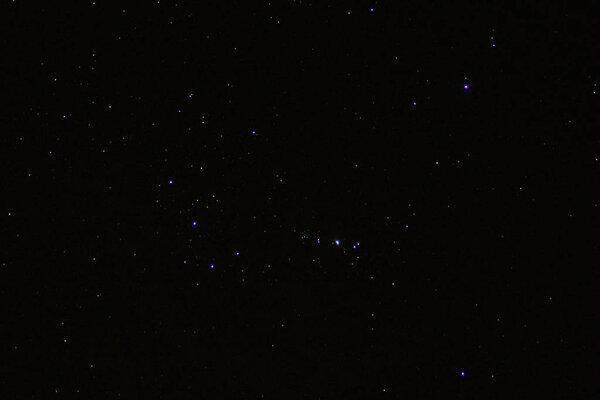 Небо и звезды в темноте ночи с шумом и зерном
.