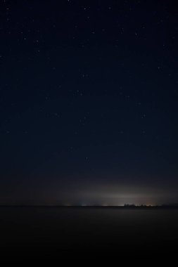 Gürültü ve tahıl ile karanlık gece Stardust