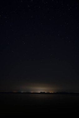 Gürültü ve tahıl ile karanlık gece Stardust