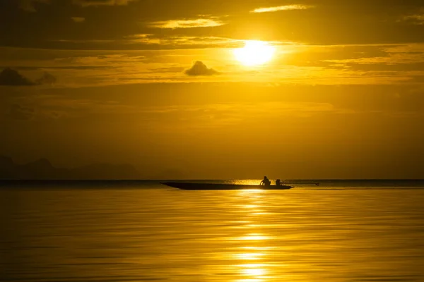 Silhouette minimale pêcheur — Photo