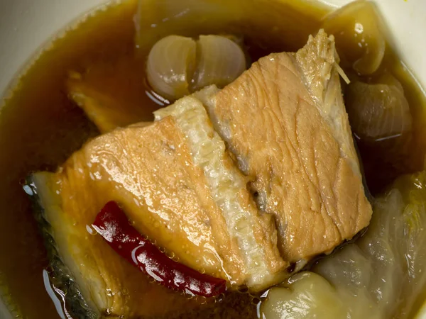 Chiudi la zuppa di miso con il salmone . — Foto Stock