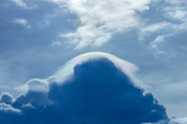 空の背景に美しい雲. — ストック写真