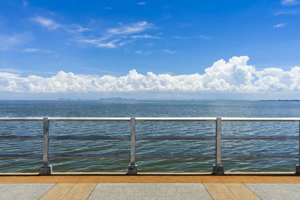 Blue sky background with white clouds. — Stock Photo, Image