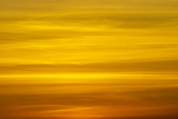 Nube multicolor en crepúsculo cielo fondo . — Foto de Stock