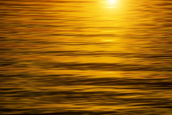 Onda suave abstracta en el agua . — Foto de Stock