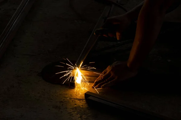 Soldadores Conectando a indústria siderúrgica — Fotografia de Stock