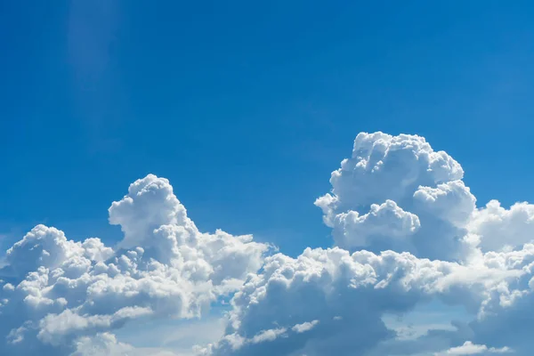 Nube Blanca Grande Cielo Con Cielo Azul — Foto de Stock