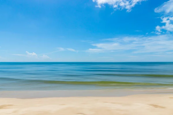 Landschap Beweging Van Golf Het Strand Met Blauwe Lucht Wolken — Stockfoto