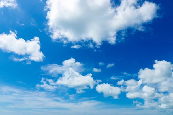 Белое Облако Небе Голубым Небом — стоковое фото