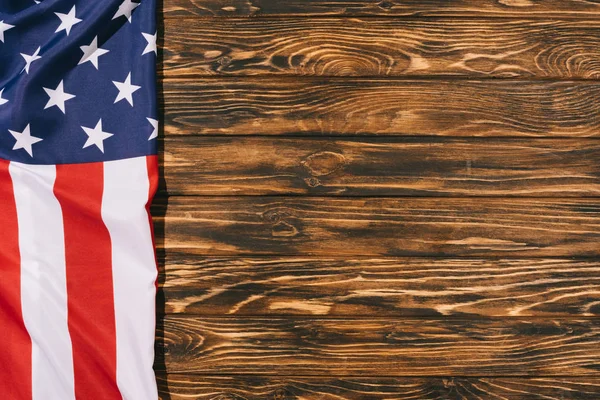 Draufsicht Auf Gefaltete Amerikanische Flagge Auf Holztischplatte Konzept Zum Unabhängigkeitstag — Stockfoto