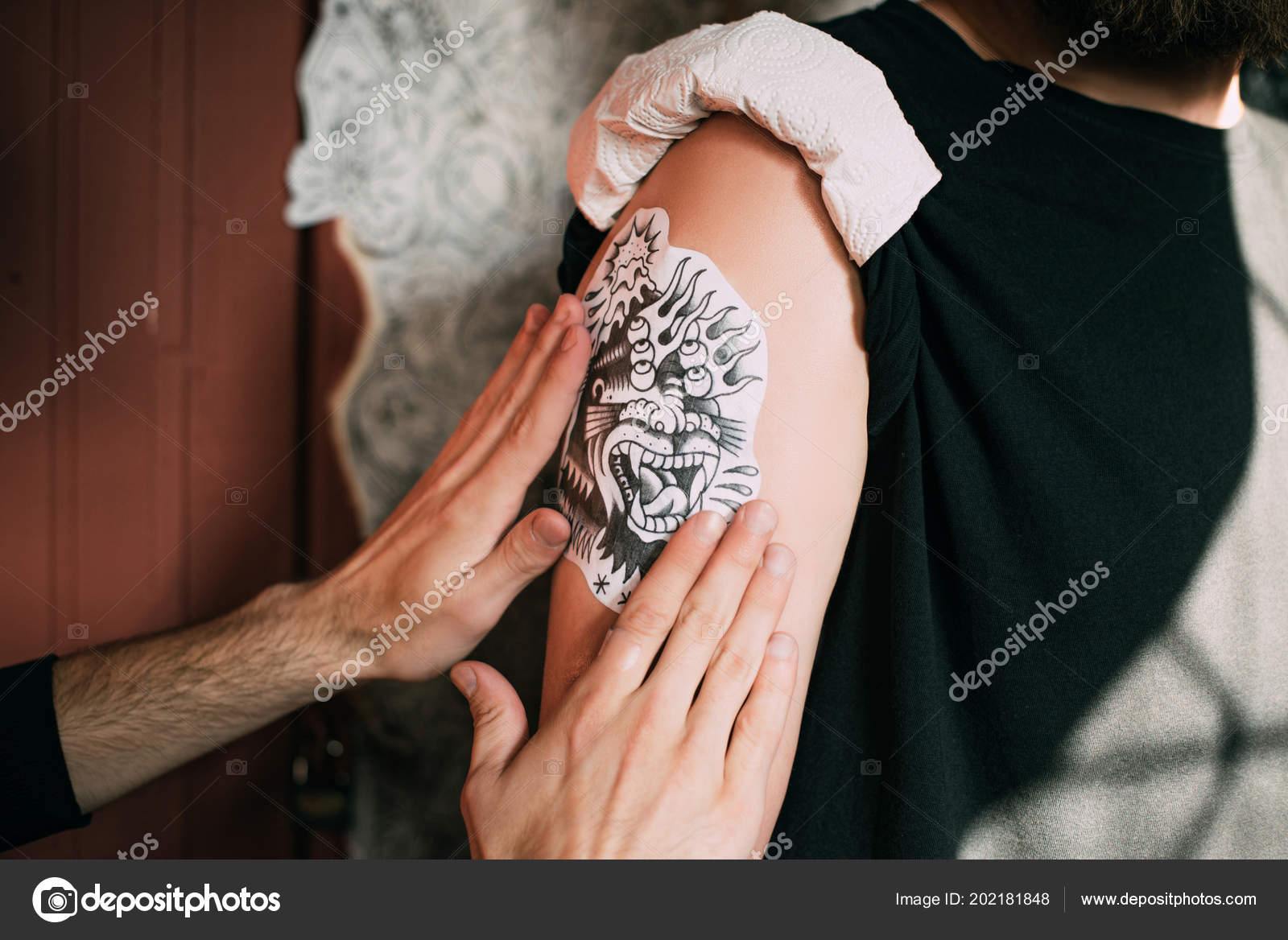 Zugeschnittenen Schuss Der Tätowierer Tattoo Skizze Auf