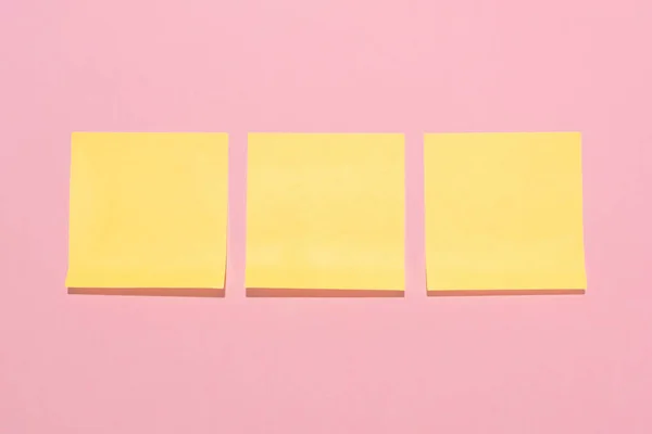 Top View Blank Yellow Stick Notes Placed Row Pink — Stock Photo, Image