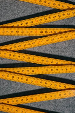 katlanabilir metre yükseltilmiş görünümü gri yüzeyi 