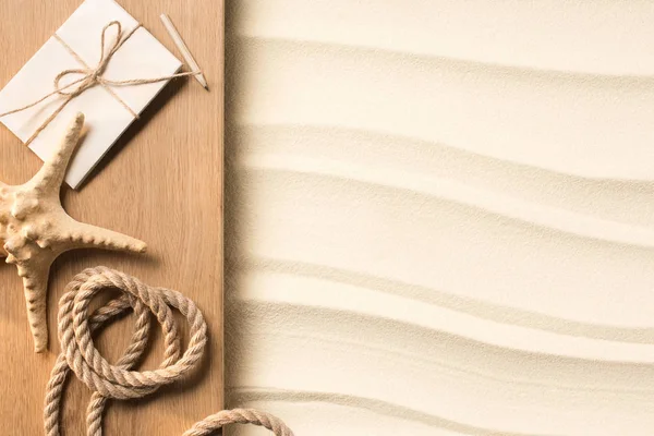 Plochý Ležela Mořská Hvězda Dopis Lana Tužka Dřevěné Prkno Písečné — Stock fotografie zdarma