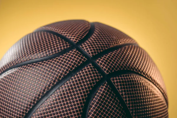 Close Bola Basquete Marrom Isolado Amarelo — Fotografia de Stock