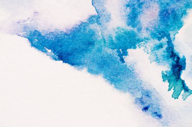 beyaz zemin üzerine mavi suluboya boya ile soyut resim