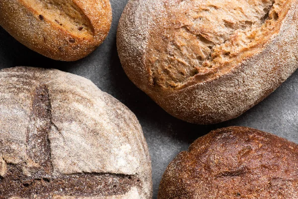 Повна Рамка Домашнього Хліба Сірому Столі — стокове фото