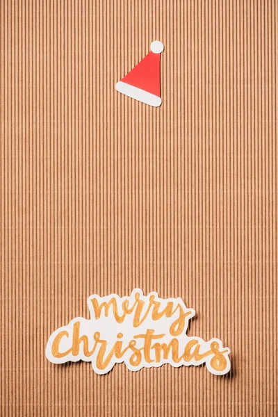 Bovenaanzicht Van Kerstmuts Merry Christmas Belettering Oppervlak — Stockfoto