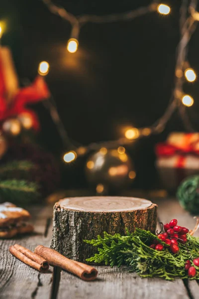 Wooden Stump Cinnamon Sticks Fir Tree Christmas Light Garland — Stock Photo, Image