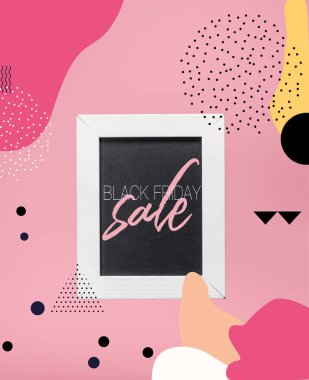 Blackboard pink izole siyah Cuma satış ile beyaz çerçeve içinde