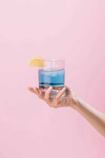 Cropped Shot Woman Holding Glass Cocktail Isolated Pink — Stock Photo, Image