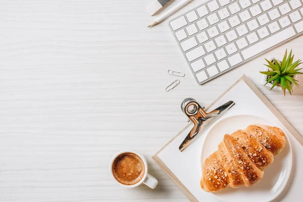 Elevated View Clipboard Computer Keyboard Croissant Coffee Cup Table Office — Stock Photo, Image