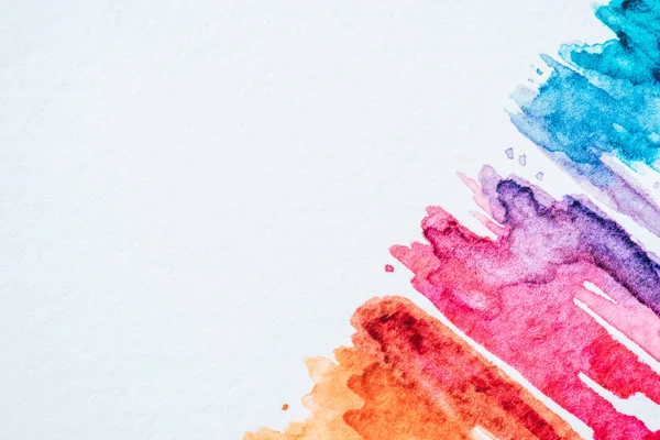 Künstlerische Bunte Aquarellstriche Auf Weißem Papierhintergrund — Stockfoto