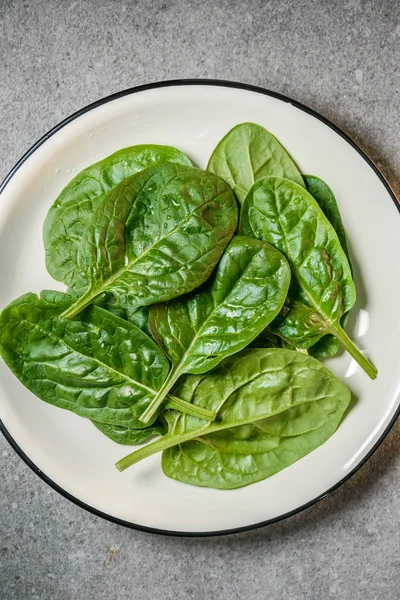 Top View Wet Fresh Spinach Leaves Water Drops — Free Stock Photo