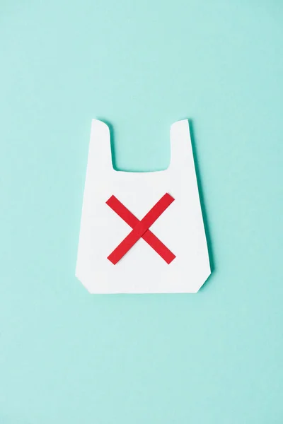 Модель Білого Пакета Заборонним Знаком Синьому Фоні — Безкоштовне стокове фото