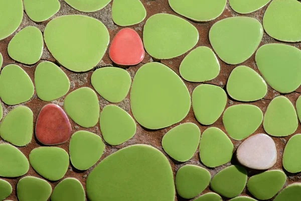 Imagen de marco completo de fondo de pared de piedra verde decorado - foto de stock
