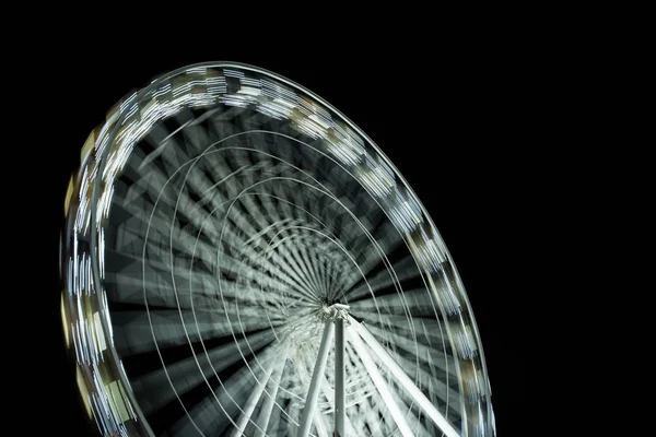 Selective focus of defocused observation wheel at night on black background — Stock Photo