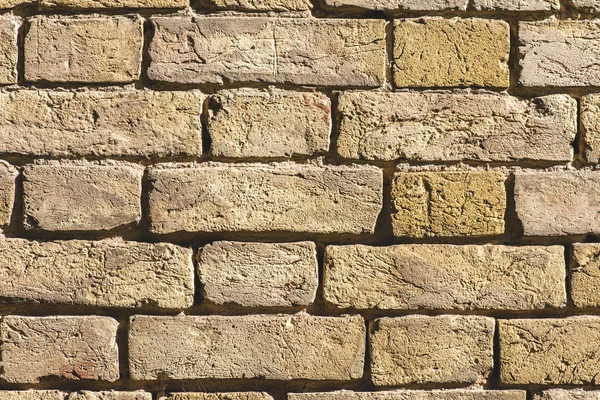 Pared de ladrillo grungy gris con luz solar - foto de stock