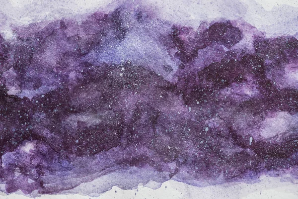 Pintura universo com tinta aquarela roxa no fundo branco — Fotografia de Stock