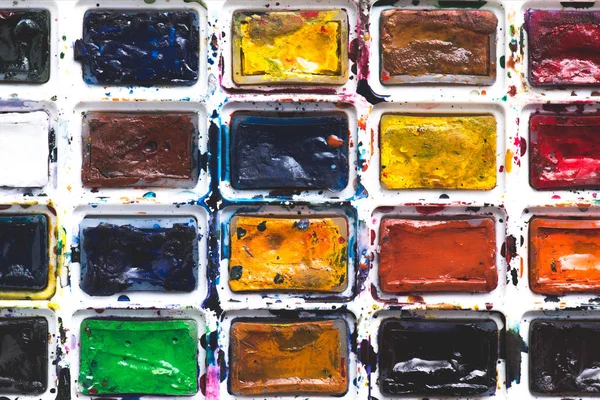 Imagem de quadro cheio de tintas aquarela coloridas fundo — Fotografia de Stock