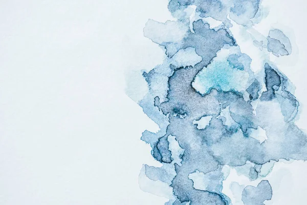 Fond abstrait avec des taches d'aquarelle bleue — Photo de stock
