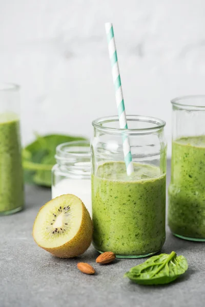 Blended green and organic smoothie in glasses — Stock Photo