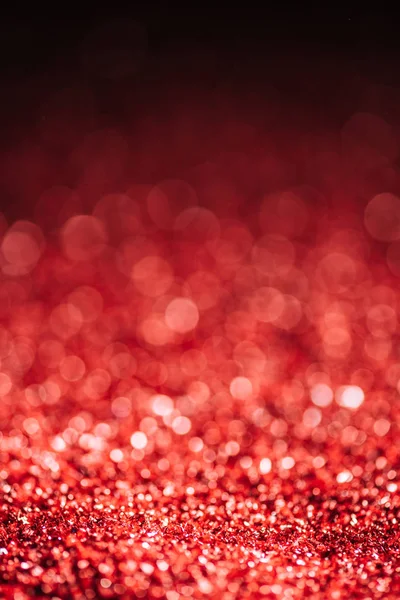 Fond abstrait de Noël avec des paillettes rouges déconcentrées — Photo de stock