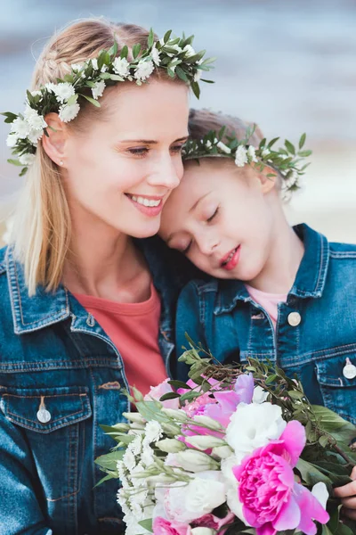 Beautiful Smiling Mother Daughter Closed Eyes Floral Wreaths — Stock Photo, Image