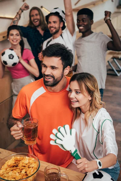 Happy Young Couple Multicultural Group Friends Celebrating Gesturing Watch Soccer — Stock Photo, Image