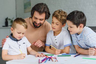 çizim resimleri birlikte evde aile portresi