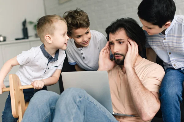 Portrait Stressed Father Laptop Little Kids Home — Stock Photo, Image